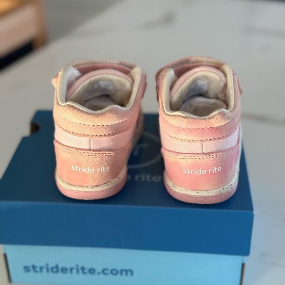 Girls Stride Rite’s size 6 - Picture 3 of 9